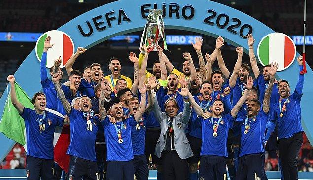 32. 12 Temmuz - EURO 2020'de normal süresi ve uzatmaları 1-1 tamamlanan final maçında İngiltere'ye penaltılarda 3-2 üstünlük sağlayan İtalya, kupanın sahibi oldu.
