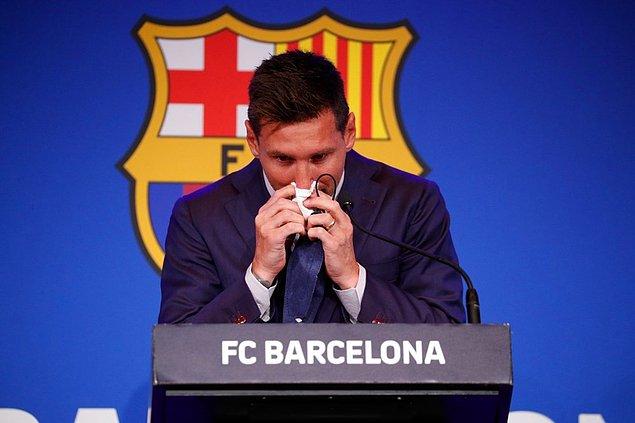 39. 5 Ağustos - Barcelona, Arjantinli yıldızı Lionel Messi ile yollarının ayrıldığını açıkladı.