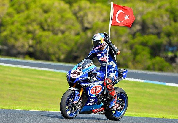 64. 21 Kasım - Milli motosikletçi Toprak Razgatlıoğlu, Dünya Superbike Şampiyonası'nda 2021 yılı dünya şampiyonu oldu.