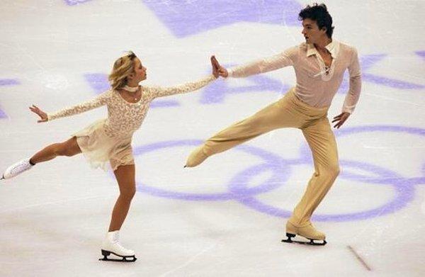 6. 2002 Kış Olimpiyatları’nda yine buz dansı mücadelesine konu olan hakemler.
