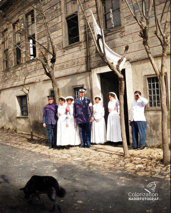 11. Üsküdar Hastanesi'nde görev yapan İngiliz ve Fransız hemşireler, İstanbul, 1912.