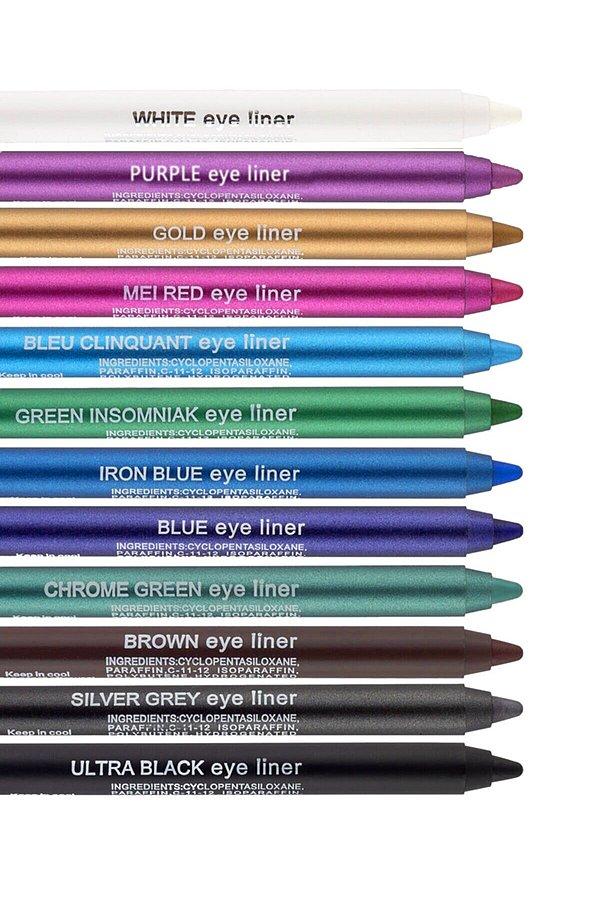 Yağlı göz kalemleriyle de neon eyeliner görüntüsü yakalayabilirsiniz.