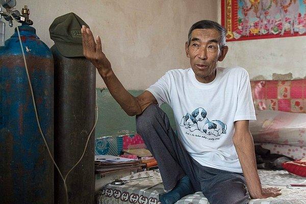 1. İlkokul üçüncü sınıf terk olan Çinli çiftçi Wang Enlin, köyünü kirleten kimya fabrikasından kurtulmak için 16 yıl boyunca hukuk üzerine çalıştı.