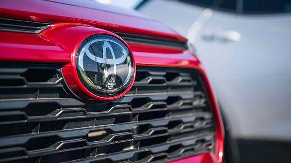 3. Japon otomobil üreticisi Toyota, ABD'de geride bıraktığımız yıl 2,3 milyon araç satarak Amerikan otomobil üreticisi General Motors'un 90 yıllık liderliğini elinden aldı.