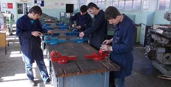 MEB'den Öğrenci Yardımı! MEB Mesleki Liselere Ne Kadar Yardımda Bulunacak? Öğrencilere 2125 TL Ödeme...