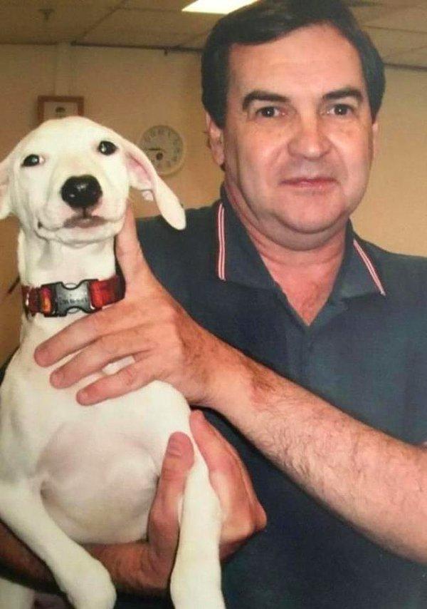 Avustralya'da yaşayan Geoff Gallagher isimli bir adam, yıllardır köpeğiyle beraber yaşadığı hayatında gerçek aşkını aramaktan vazgeçip epey tuhaf bir çare bulmuş kendine...