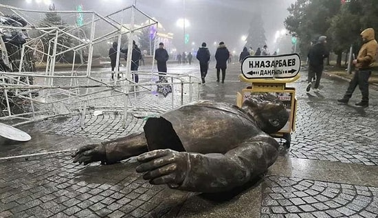 Kazakistan'da Sular Durulmuyor: Nazarbayev'in Heykeli Yıkıldı, 8 Kişi Hayatını Kaybetti