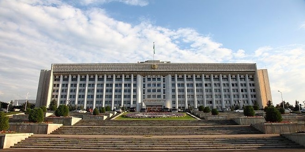 Kazakistan Merkez Bankası Banka Operasyonlarını Durdurdu