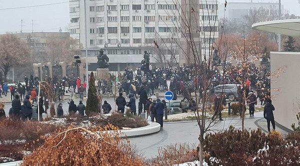 Kazakistan'da protestolar yayıldı