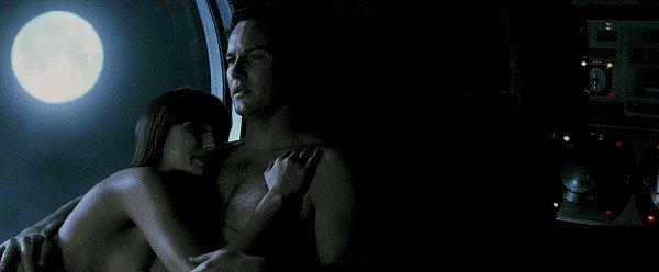 6. " 'Watchmen' filminde Nite Owl ve Laurie 'Hallelujah' şarkısında uzunca bir seks yaparken. Filme dair aklıma gelen ilk şey bu oluyor...