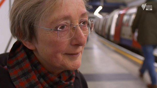 Vefat eden eşinin sesini duyabilmek için metro istasyonunda her gün bekleyen Margaret McCollum ile tanışın.