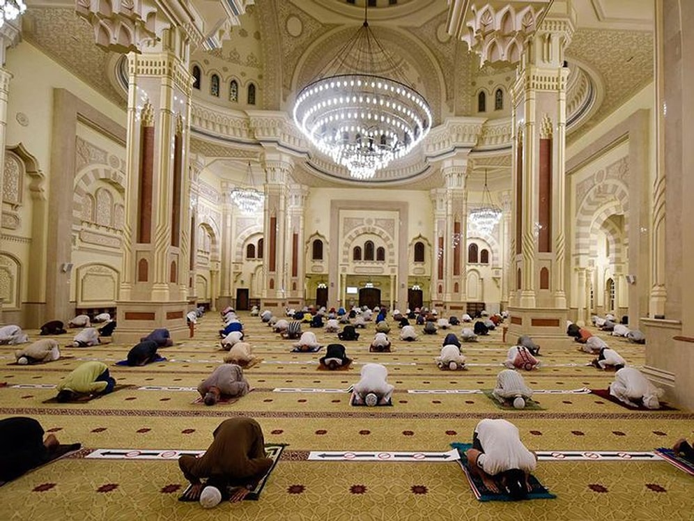 Katar'da Aşı Olamayanlar Camiye Giremeyecek