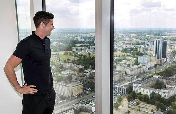Genç yaşından itibaren adını başarılı futbolcular adına yazdıran Lewandowski'nin bu apartman dairesi tamı tamına 7 milyon euro değerinde!