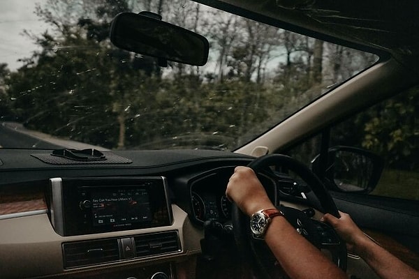 5. Возможность видеться с мамой только пятнадцать минут в день, когда она забирает тебя или отвозит в школу, потому что ей приходится работать по 18 часов в день только для того, чтобы поддержать тебя.