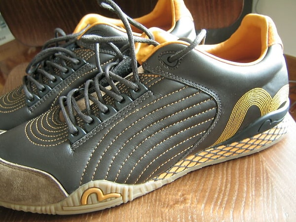 11. "Все мои подарки на Новый год и дни рождения были чем-то, в чем я нуждался, и это все равно надо было когда-нибудь покупать. Например, одежду, обувь или школьные принадлежности. Это никогда не было чем-то забавным, или то, что я реально хотел."