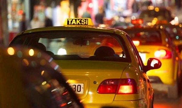 Trafiğin yoğun olduğu İstanbul'da ise ilk kez halk trafik çilesi çekmiyor. Son dönemde akaryakıta gelen zamlarla arabalar kapı önünde yatarken taksiciler müşteri bulamaz hale geldi...