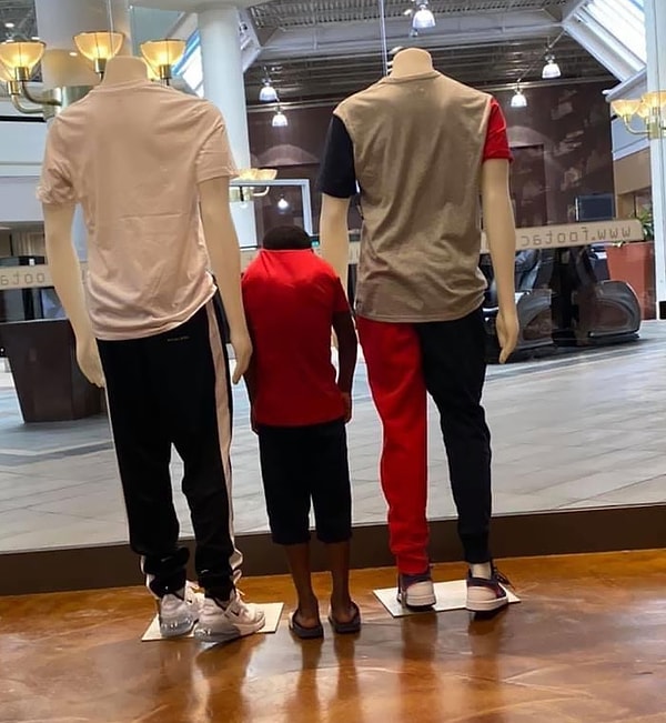 2. "Пол часа не могла найти своего ребенка, а он решил спрятаться вот так"