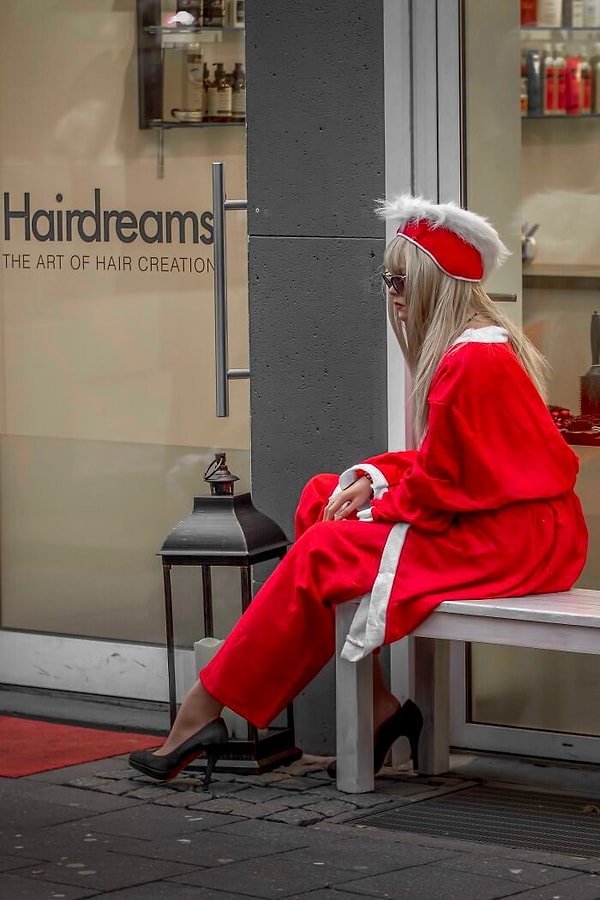 14. "Я думал, что это реальный человек, сидящий на скамейке, пока не заметил ее руки"