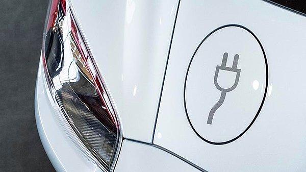 Elektrikli otomobillerin toplam satışlardaki payı yüzde 0,2'den yüzde 0,9'a ve hibrit otomobillerin payı da yüzde 8,7'den yüzde 9,6'ya çıktı.
