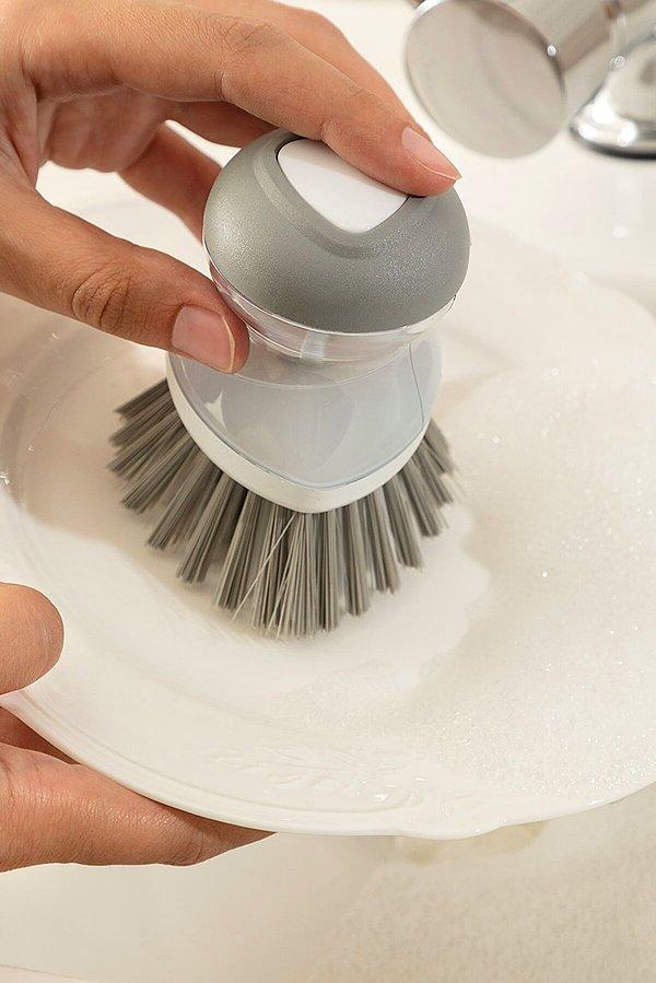 21. Elinizi kirletmeden bulaşık yıkayın!