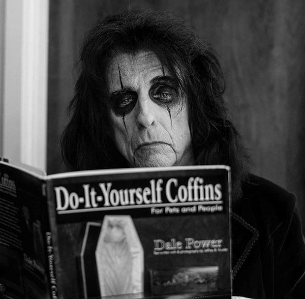 2. "Почти все рокеры тяжелого метала совсем не капризные дьяволопоклонники. Меня всегда забавляло, что на самом деле Элис Купер — тихий христианин."