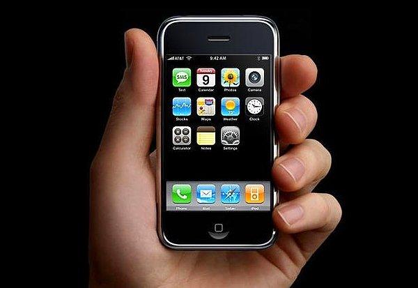 1. Akıllı telefon dünyasının yeniden şekillenmesini sağlayan ilk iPhone 15. yaşını kutluyor. Apple'ı mobil pazara dahil eden 1. nesil iPhone, dünya mobil ekosisteminde tamamen değişen yeni çağın başlangıcı olarak kabul ediliyor.