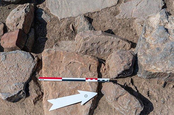 9. Arkeologlar Umman'daki kazılarda 4 bin yıllık bir oyun tahtası keşfetti. Umman'da yapılan kazılarda ortaya çıkan tahtanın MÖ. 2500 ila 2000'den kalma olduğu belirtildi.