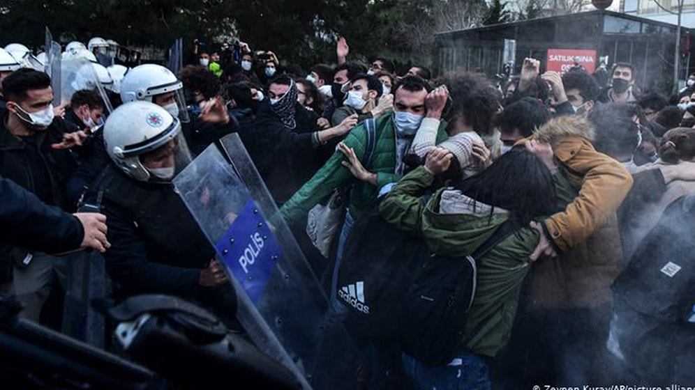 Boğaziçi Üniversitesi Protestolarında 5 Kişi Hakkında Yakalama Kararı Çıkartıldı