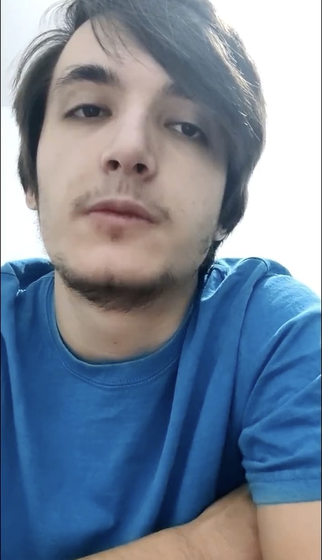 Şu an onların zoruyla cemaat yurdunda kalıyorum kalıyorum. Lisede ve ortaokulda yine böyle medreselere sıkça geliyordum bazı tatillerde yatılı kalıyordum.