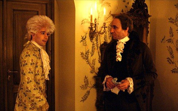 Mozart'ın ölümüne dair yıllar boyunca rivayetler dolaşsa da 1984 yapımı Amadeus filmi bu konudaki en net iddiaları sunuyor.