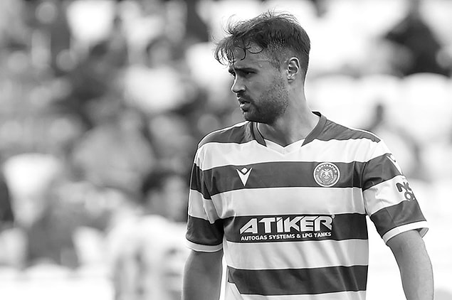 Son olarak da Ankara-Niğde otoyolunda seyir halindeyken kullandığı otomobilin devrilmesi sonucu yaşamını yitiren milli oyuncu Ahmet Çalık, futbol dünyasını yasa boğdu.