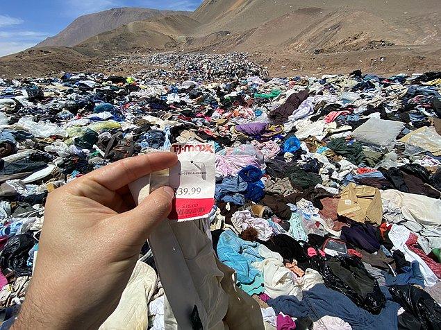Atacama Çölü hâlihazırda 100.000 tondan fazla giysiye ev sahipliği yapıyor.