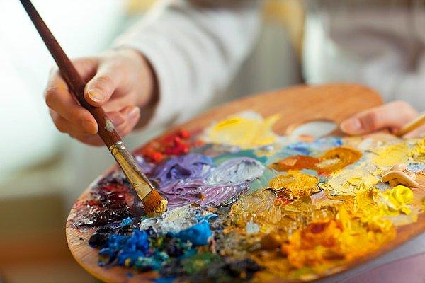 Sanatla uğraşmanın strese neden olan kortizol hormonu seviyesini azalttığını göstermiş bir çok çalışma mevcut. Sanat dalları içinde seçebileceğiniz en güzel seçenek ise resim yapmak.