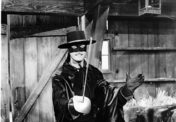 Dizi formatında yayınlanacak senaryoda Zorro'nun kızının, babasının kanun kaçağı kişiliğini benimsediği yeraltı topluluğuna girmesi konu alınıyor. Diğer yandan bu durum Zorro'nun hakim olan ana temalarından büyük bir kopuş olarak değerlendiriliyor.