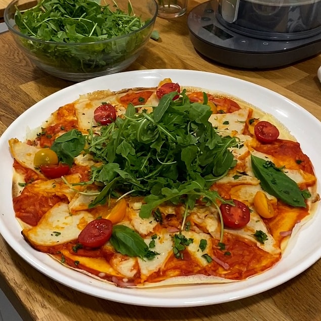 Mikrodalgada pizza yapabileceğinizi biliyor muydunuz? Mikrodalgada krep pizza tarifi