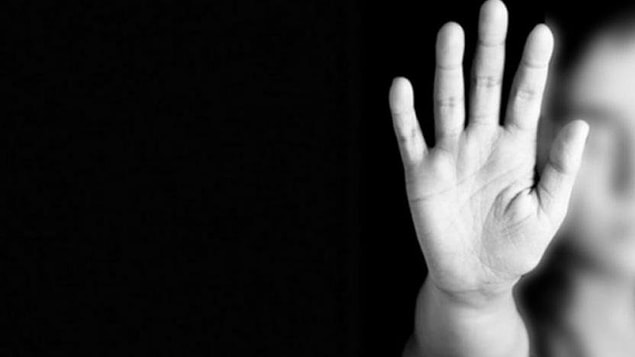Çoğunlukla halk, polis, teknoloji firmaları veya IWF analistlerinin kendileri tarafından bildirilen istismar içerikleri, doğrulukları teyit edildikten sonra, o içeriğin yayımlandığı ülkenin yetkilileri ile irtibata geçiliyor.