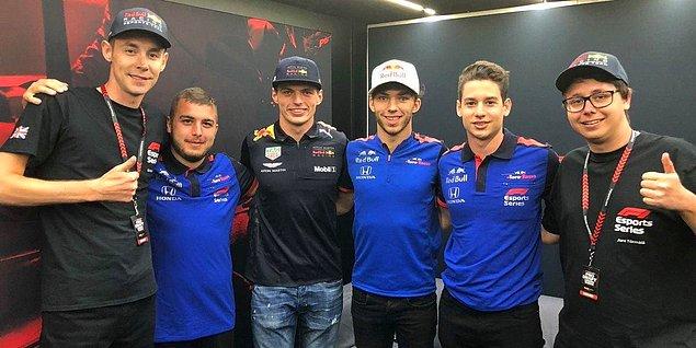 Redbull Toro Rosso Formula 1 ekibine katıldı ve takımı ile dünya ikincisi olma başarısını gösterdi.