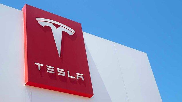 1. Almanya'da yaşayan 19 yaşındaki David Colombo, dünyanın dört bir yanından 20'den fazla Tesla arabaya uzaktan eriştiğini öne sürdü.