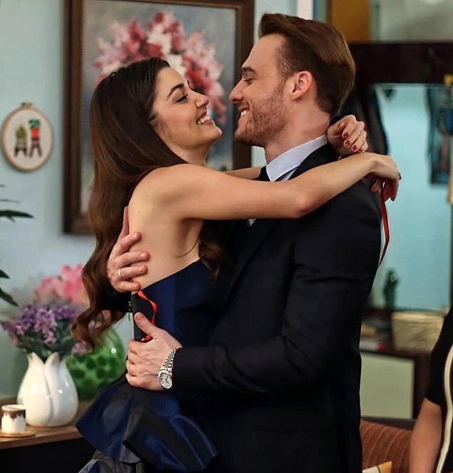Love Is In The Air isimli roman 18 Ocak tarihinde satışa sunulacak. Dizi ilişkilerini gerçek hayata taşıyan ikili henüz bu konuyla ilgili bir açıklama yapmadı. Yeni dizi teklifleri gelen Erçel ve Bürsin çifti hala bir teklife olumlu dönüş yapmadı.