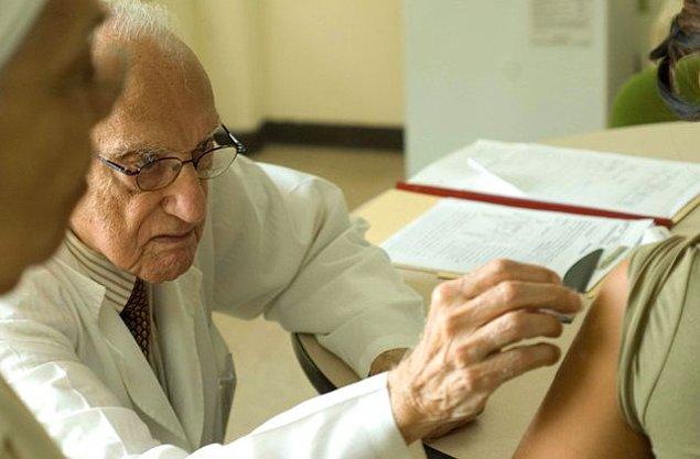 15. Cüzama karşı aşı geliştiren Doktor Jacinto Convit, 100. yaş doğum gününde dahi kanser için bir aşı geliştirmek üzerinde çalışıyordu.