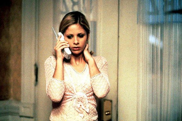 18. Çığlık 2'de Sarah Michelle Gellar tarafından canlandırılan karakterin telefonda konuştuğu kişi Selma Blair'di.
