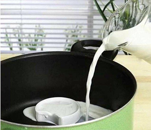 5. Sütü kaynamaya bırakın, süt taşı sayesinde taşma derdinden kurtulun!