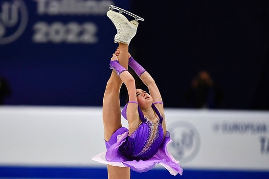 15 Yaşındaki Rus Buz Patenci Kamila Valieva'nın Kendi Rekorunu Kırdığı Muhteşem Performansı