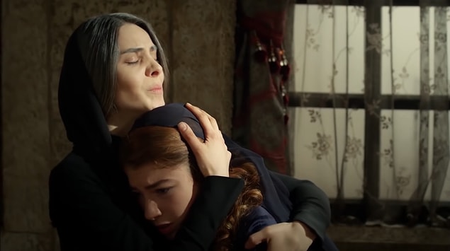 Şehzade Mustafa'nın kızı Nergisşah Sultan karakterini canlandıran Alize Gördüm "Onların mesleğini yapmayı ben seçtim. Layık olabilmek adına sürekli çalışıyorum ve araştırıyorum" dedi.