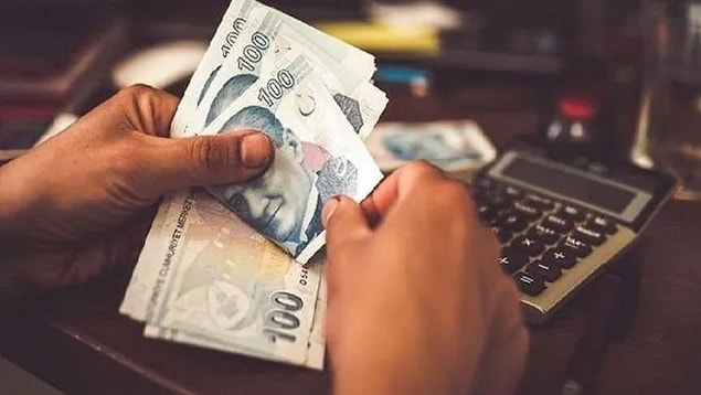 11. Kanun teklifinin memurların maaşlarını alacağı 15 Ocak öncesi kanunlaştırılması planlanıyordu ancak toplantı yeter sayısı bulunamadığı için Meclis Genel Kurulu kapandı. Bu durumda memur ve emeklilerinin, toplu sözleşme zammı ve enflasyon farkı dışında, refah payı olarak almaları gereken 2.5 puanlık artış 15 Ocak’ta alınacak maaşlara yetişmeyecek.
