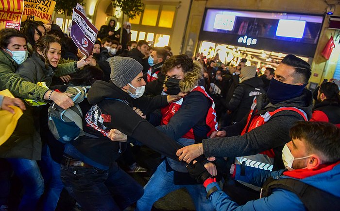 Taksim'deki 'Enes Kara' Eylemine Polis Müdahalesi!