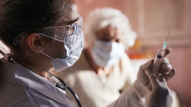 “Yaşlılar ve alt hastalığı olanlar omicronu ağır geçirebilir”