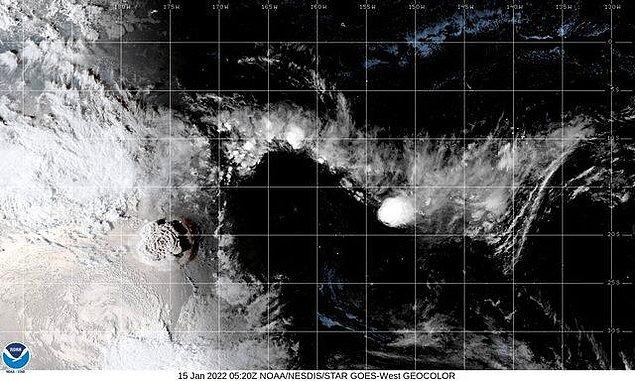 Tonga'da Yanardağ Patladı