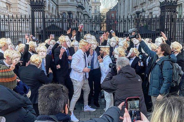 Yas Gününde Bile Partileyen Boris Johnson'a İstifa Baskısı Artıyor