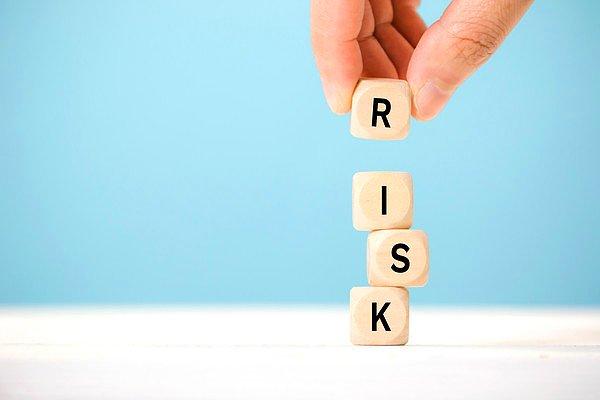 31. Sıfır risk önyargısı: Başka bir seçenekle genel olarak daha fazla riski azaltabilsek bile, küçük riskleri sıfıra indirmeyi tercih ediyoruz.